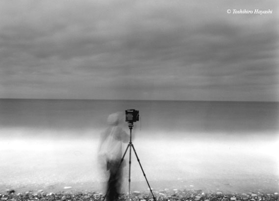 Photographer in front of the sea