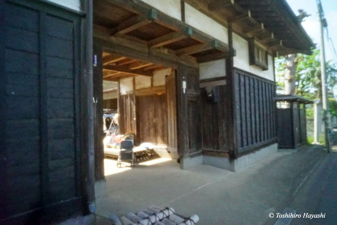 Old wooden gate (Nagaya-Mon)