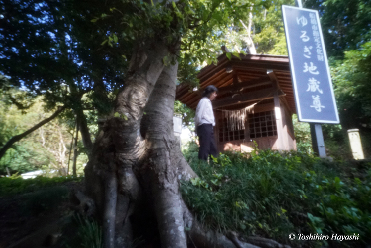 Small shrine of Yurugi Jizo